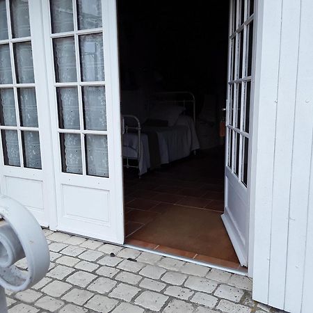 Domaine Les Galards Acomodação com café da manhã Le Garde Exterior foto