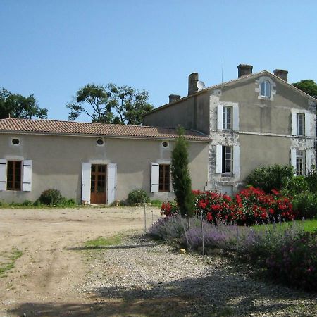 Domaine Les Galards Acomodação com café da manhã Le Garde Exterior foto